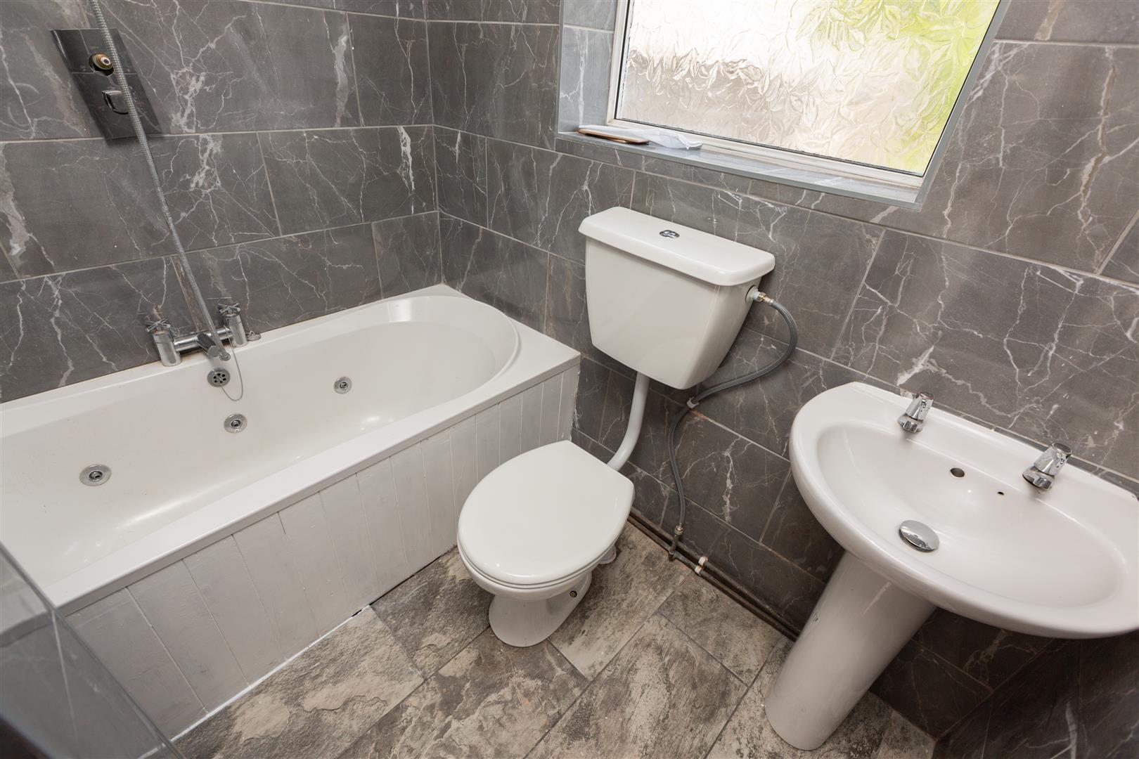 Middle Road, Cwmdu, Swansea, SA5 8EZ